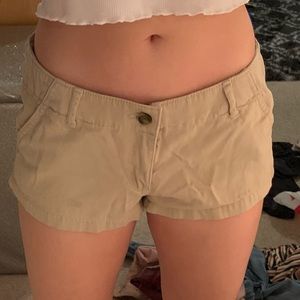 hollister khaki short shorts
